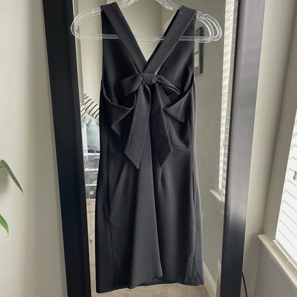 Banana Republic Bow Back Sheath V Neck Lined Dress in black